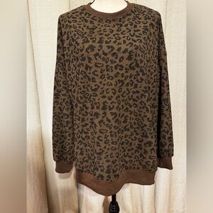 Dazy- Leopard Long Sleeve Light Crew Neck
